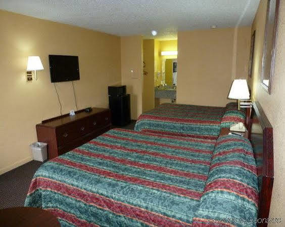 Redwood Inn - White Hall Εξωτερικό φωτογραφία