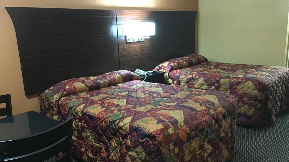 Redwood Inn - White Hall Εξωτερικό φωτογραφία